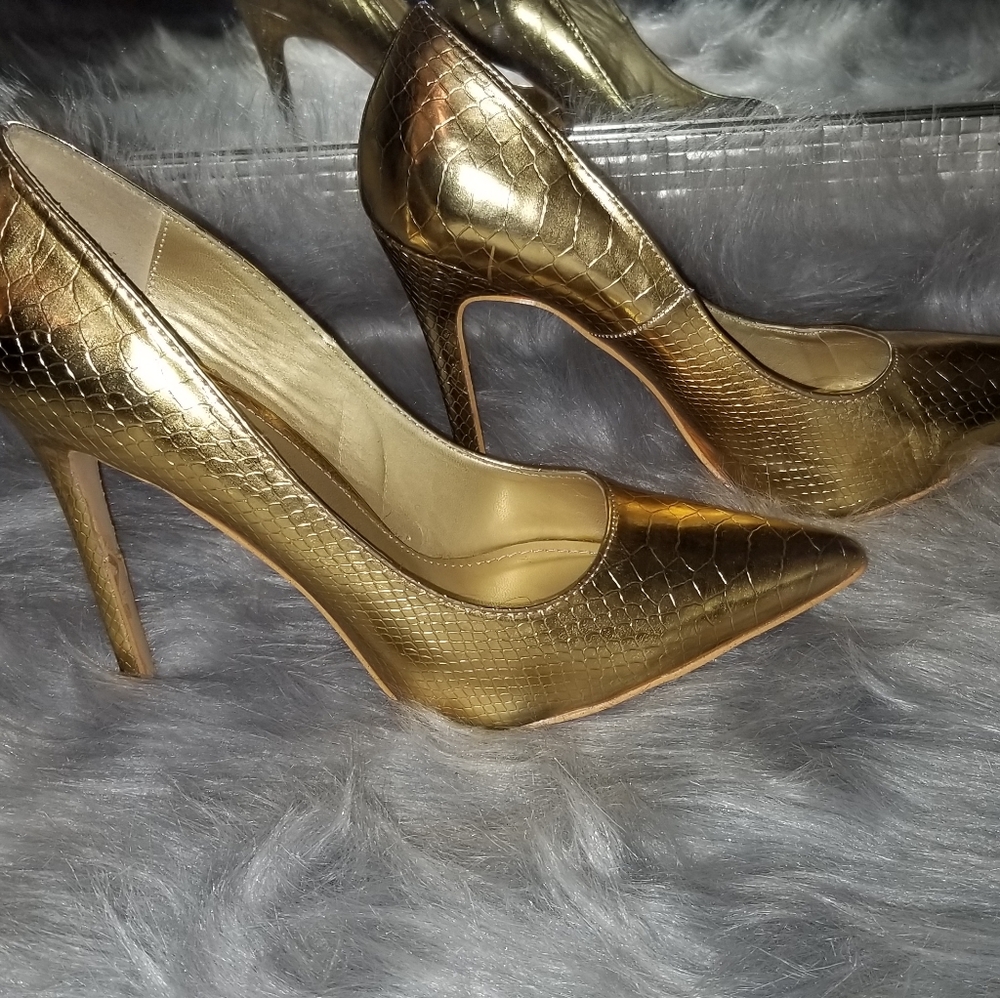 *Gold ShoevRepublic LA high heeled pumps*